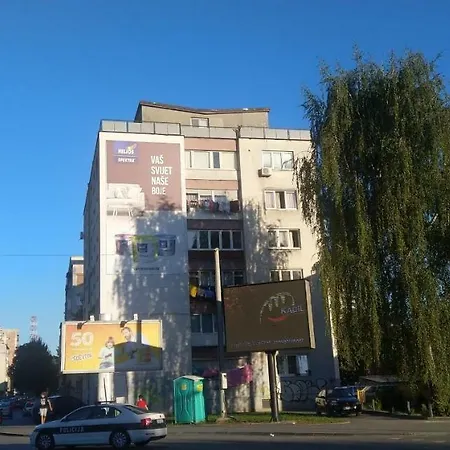 公寓 Apartman Tenis 图兹拉